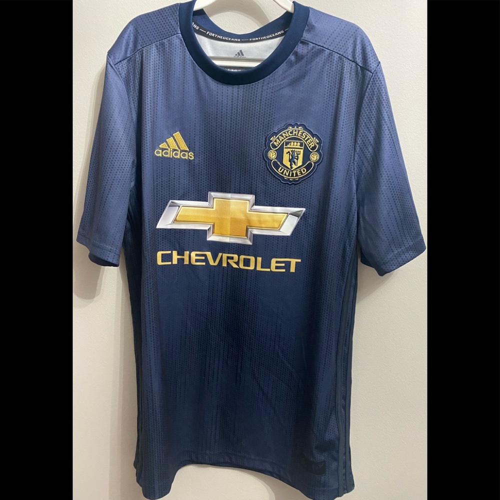 Authentic Manchester United Jersey. Youth size XL. In excellent condition.